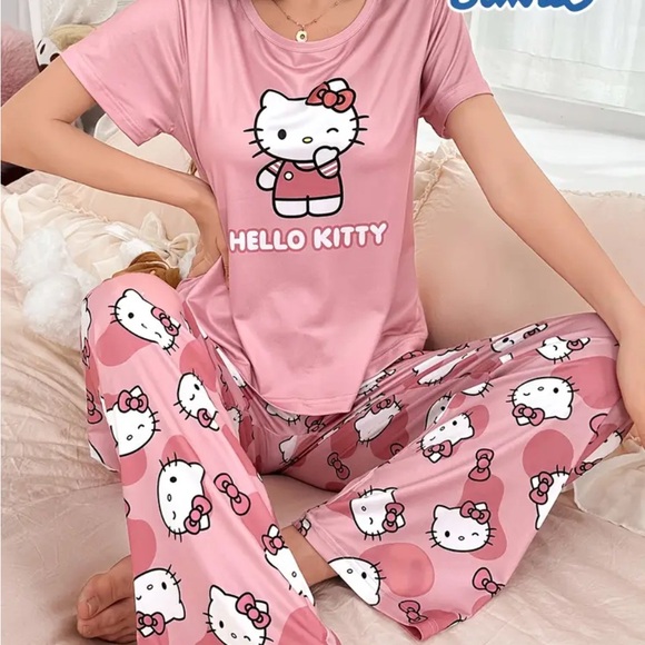 Hello Kitty Pink Pajama Set with Iconic Character Print - Picture 1 of 4